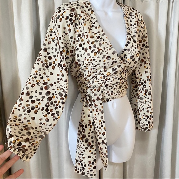 JOA Cropped Leopard Print Wrap Top - Picture 6 of 9